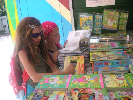 To read in Spanish helps to better understand the Spanish language